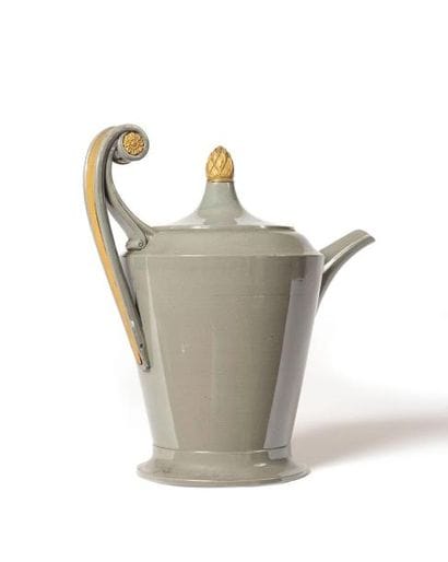 théière en faïence fine (Wedgwood ?) de couleur...