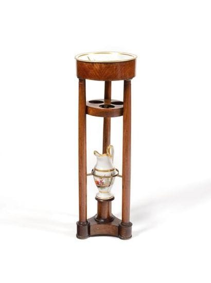 Meuble de toilette ou lavabo de forme ronde...