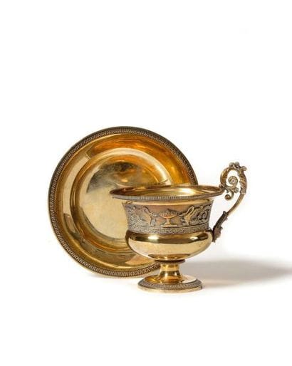 tasse et soucoupe en argent doré, la panse...