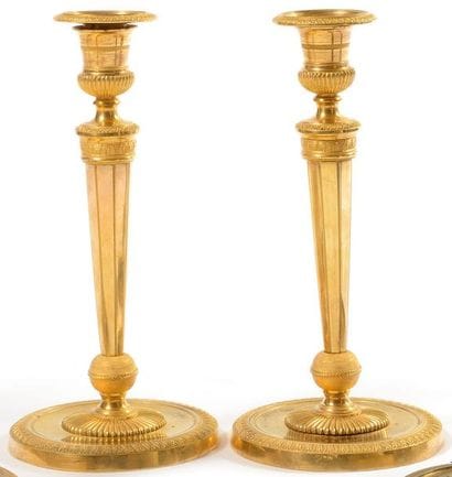 Paire de bougeoirs en bronze doré le binet...