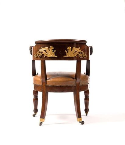 Fauteuil d’officier en acajou à dossier curule,...