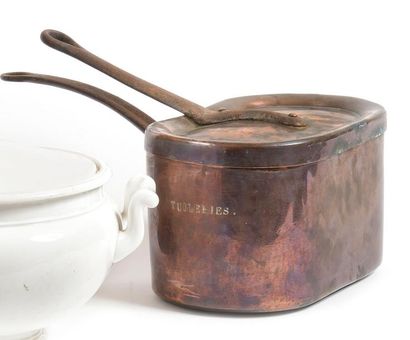 Daubière en cuivre. Couvercle frappé « Tuileries...
