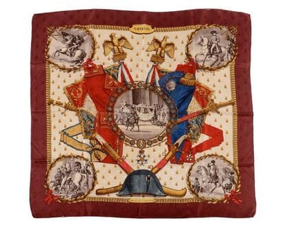 Napoléon » Carré Hermès décoré des attributs...