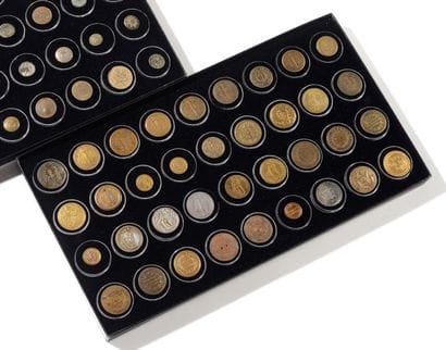 Ensemble de 36 boutons, modèles révolutionnaire...