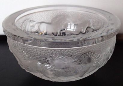 SEVRES Vide-poches en cristal taillé à fond...