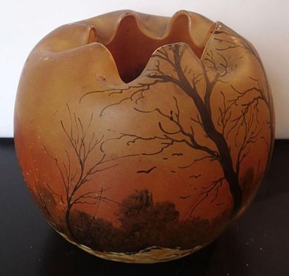 LEGRAS Vase boule en verre orangé à décor...