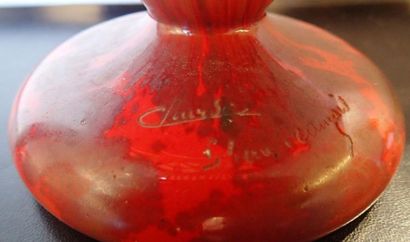 LE VERRE FRANCAIS Vase sur pieouche à décor...