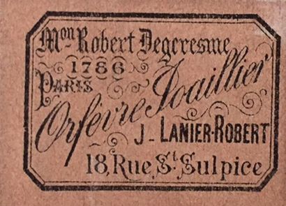 BENITIER en argent. Décor de pierres en cabochons,...