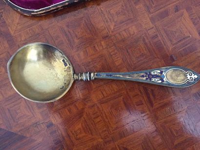 CUILLÈRE DE SERVICE À CAVIAR en vermeil à...