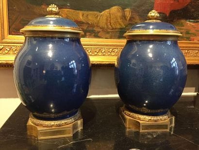 CHINE (Dans le gout de)

Paire de pots couverts...