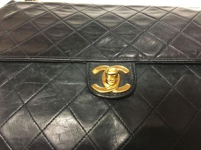CHANEL Sac Timeless vintage 25 cm en cuir...