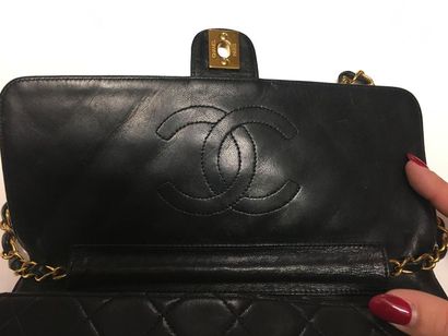 CHANEL Sac Timeless vintage 25 cm en cuir...