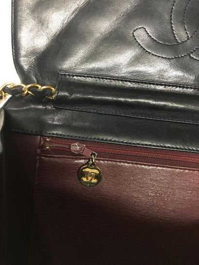 CHANEL Sac Timeless vintage 25 cm en cuir...