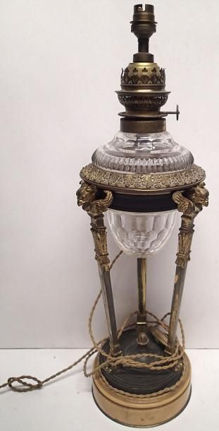 PIED DE LAMPE en bronze doré et patiné à...