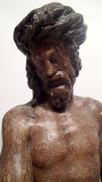 CHRIST aux liens en bois sculpté et polychromé....