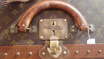 Louis VUITTON Avenue Marceau. Valise 