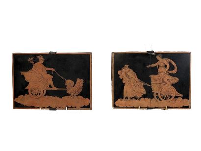 PAIRE DE PLAQUES de forme rectangulaire en...