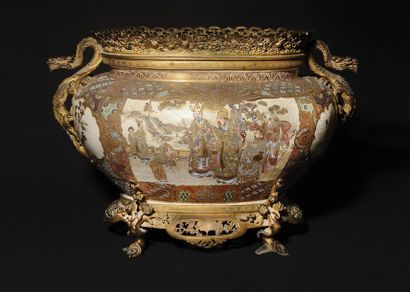 JARDINIERE de forme ovale en porcelaine Satsuma...