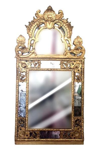 MIROIR ET UN FRONTON à double encadrement...