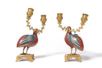 Paire de candélabres en bronze doré et émail...