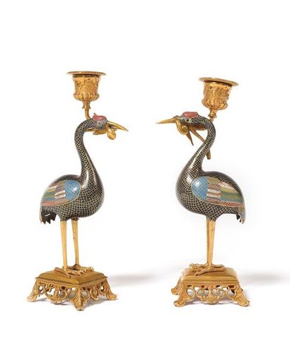 Paire de bougeoirs en bronze doré, émail...