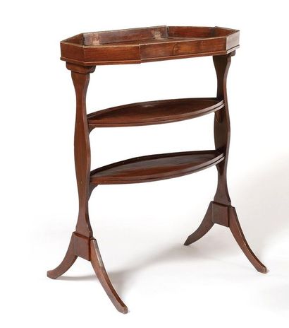 Table vide-poche en placage d’acajou ornée...