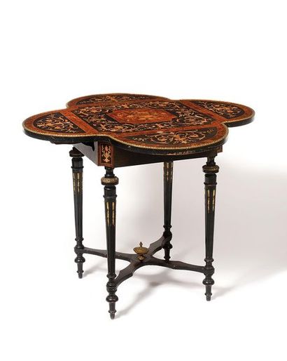 TABLE POUVANT FORMER TABLE A JEU de forme...