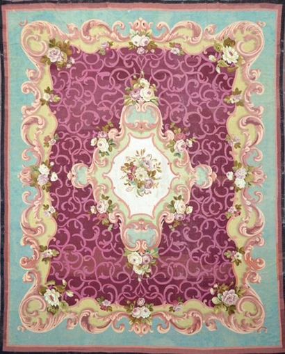 AUBUSSON Important tapis utilisant la technique...