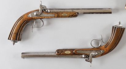 Paire de pistolets à percussion. Canons damas...