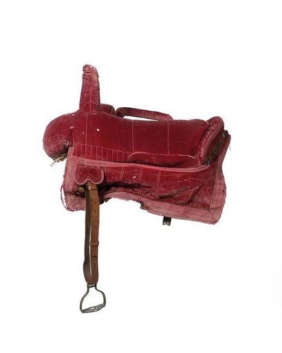 Selle de dame, à deux fourches. Recouverte...