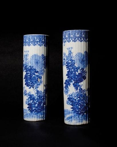 JAPON Paire de petits vases ou porte pinceau...