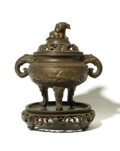 CHINE ou INDOCHINE Brûle parfum en bronze...