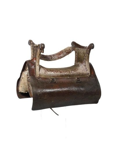 Selle de dame de type Sambue. Recouvert de...