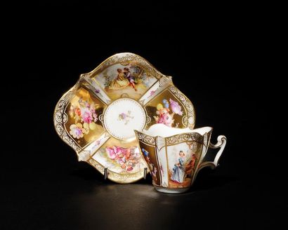 MINTON Ensemble comprenant : 2 petites assiettes,...