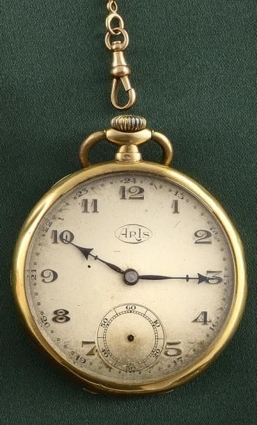 MONTRE DE COL et sa Chaîne

Boîtier rond...
