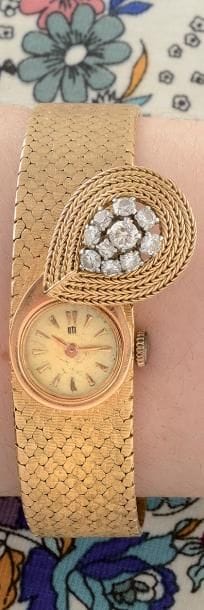 UTI
Vers 1960
Montre bijou de dame
en or...