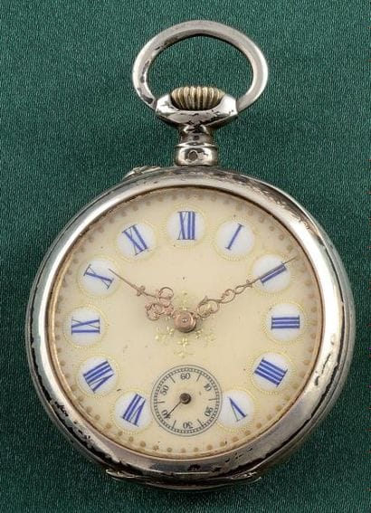 MONTRE DE POCHE

Boîtier rond en argent (anciennement...