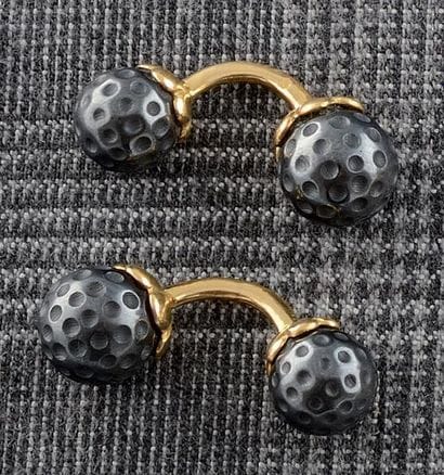 Paire de bontons de manchettes

en or jaune...
