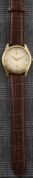 OMEGA

Réf 2919

vers 1950

Montre de ville

en...