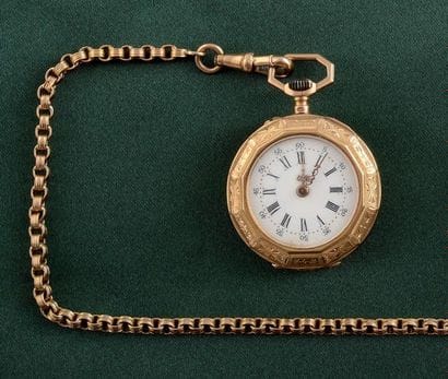 MONTRE DE POCHE

Boîtier rond en or jaune...