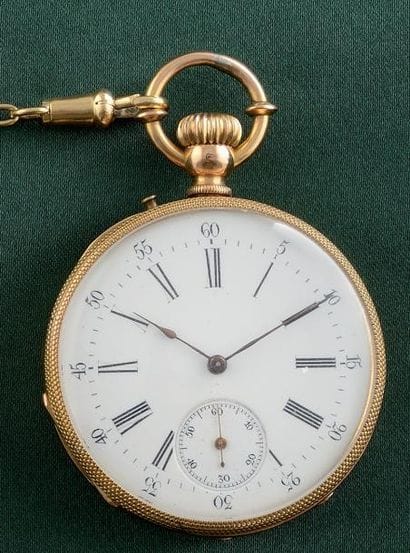 MONTRE DE POCHE

Boîtier rond en or jaune...