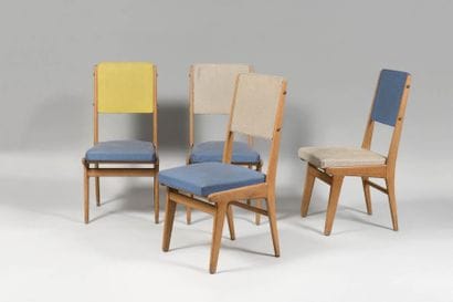 TRAVAIL DES ANNEES 1950 Quatre chaises en...