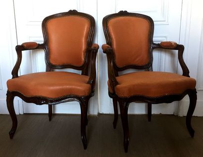 Suite de QUATRE FAUTEUILS cabriolets en bois...