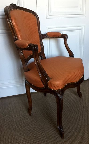 Suite de QUATRE FAUTEUILS cabriolets en bois...
