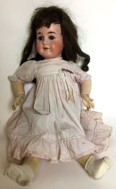 POUPEE tête porcelaine, bouche ouverte, marquée...