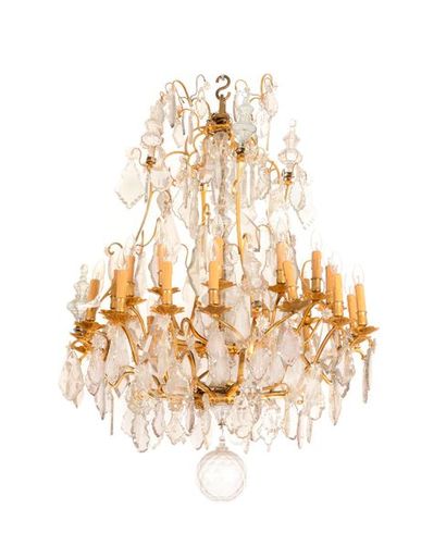 Grand Lustre de forme corbeille à vingt-huit...