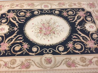 AUBUSSON (dans le gout de) Tapis tissé à...