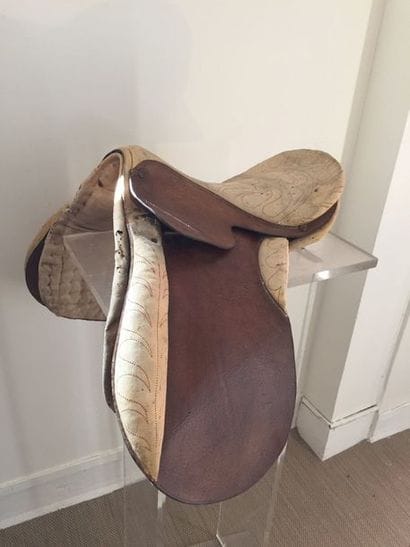 SELLE D'ENFANT en cuir cousu main. XIXème...