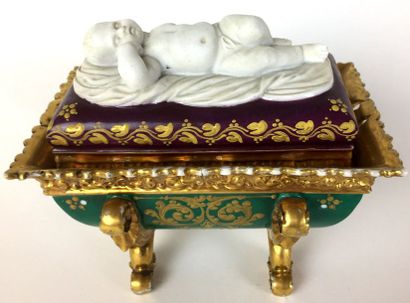 JACOB PETIT. Encrier en porcelaine de Paris...