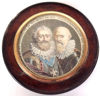 TABATIERE en bois d'amourette orné de médaillons...